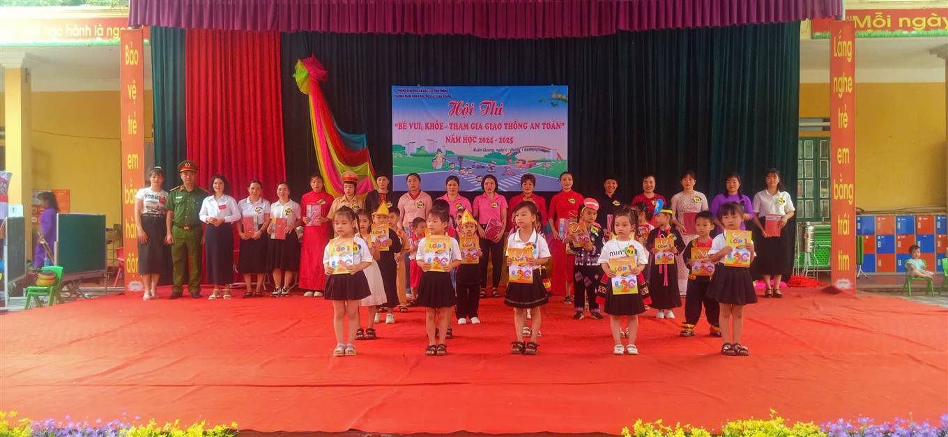 Trao giai cho cac phan thi xuat sac 576767