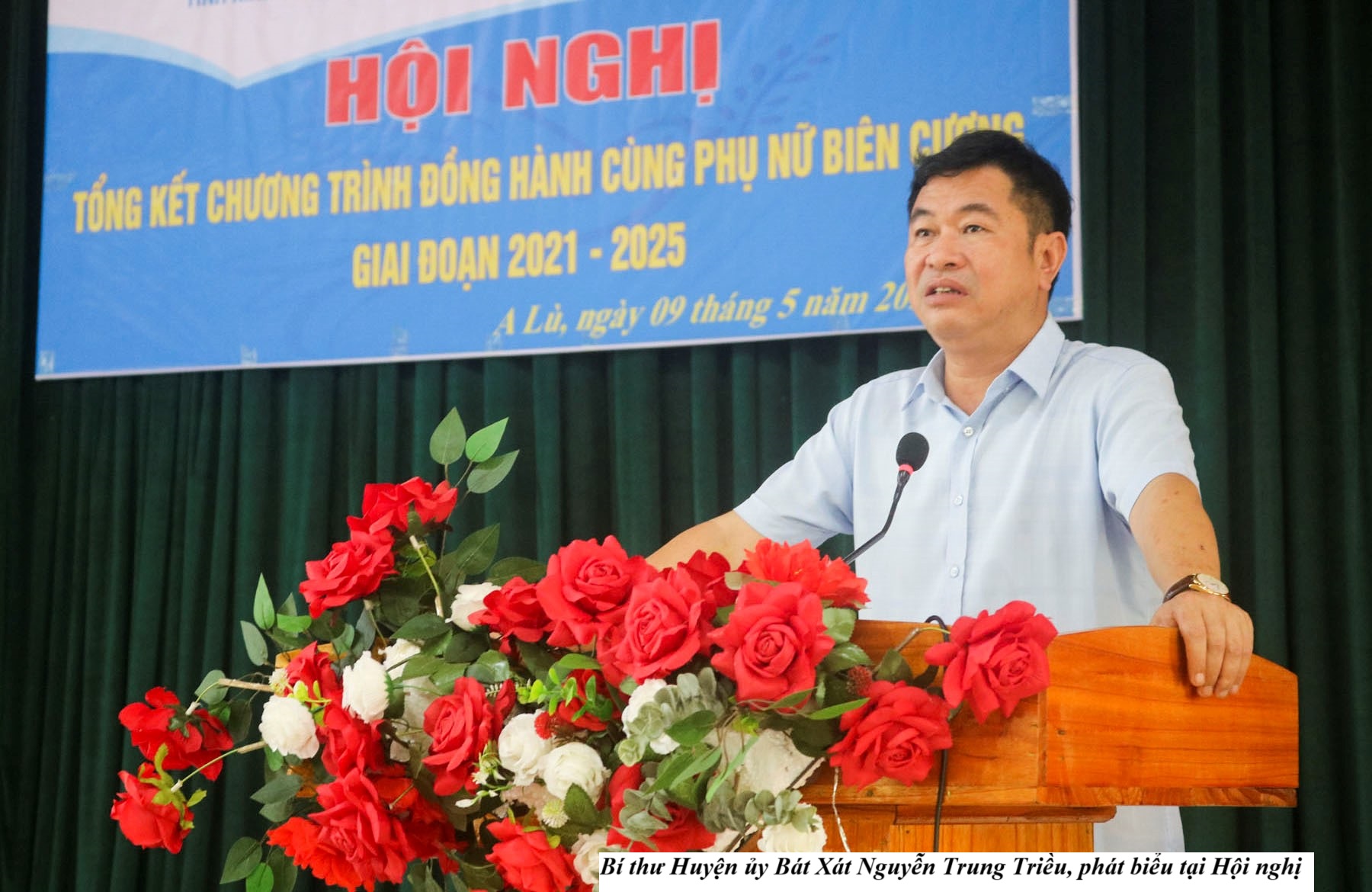 Tổng kết chương trình Đồng hành cùng phụ nữ biên cương giai đoạn 2021–2025 tại xã A Lù, huyện Bát Xát 7 Bí thư Huyện ủy Bát Xát Nguyễn Trung Triều, phát biểu lại hội nghị. (Ảnh Truyền Hình Bát Xát)
