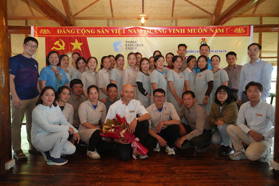 Sa Pa: Thành lập Công đoàn cơ sở Topas Sa Pa, kết nạp gần 200 đoàn viên mới 3 Việc thành lập Công đoàn cơ sở Topas Sa Pa không chỉ thể hiện sự phát triển tổ chức của doanh nghiệp mà còn góp phần nâng cao phúc lợi cho người lao động. (Ảnh Truyền Hình Sa Pa)