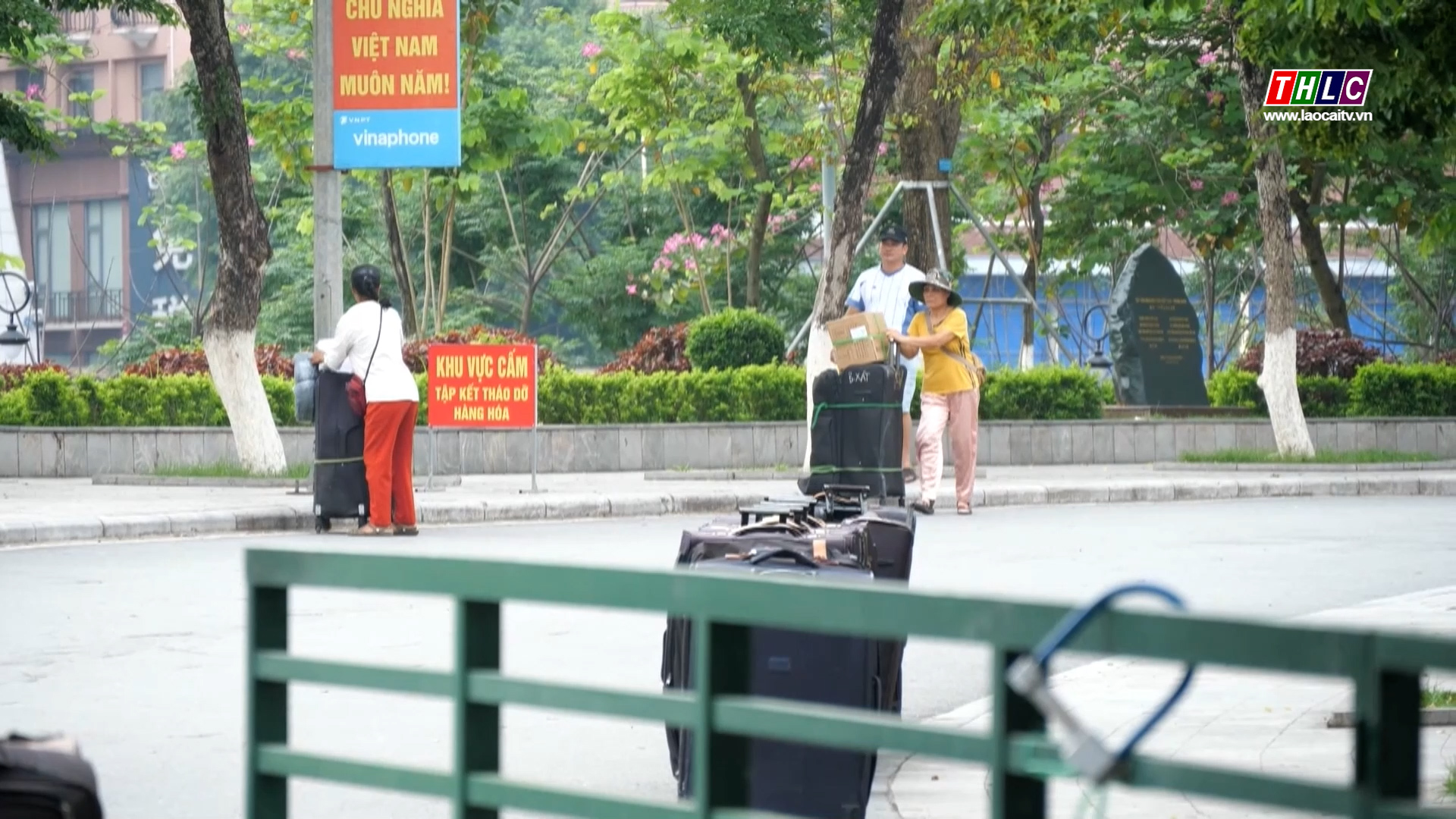 Hải quan Lào Cai phát hiện 8 vụ buôn lậu, thu giữ tang vật trị giá hơn 300 triệu đồng 1 Thu giữ hàng nghìn kg thực phẩm và hàng điện tử đã qua sử dụng (ảnh THLC)