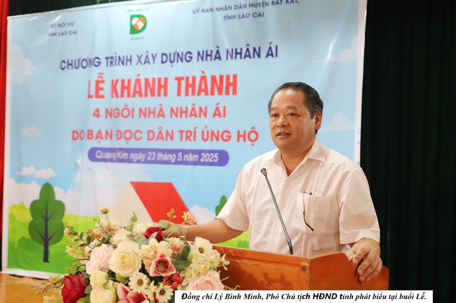Lào Cai: Khánh thành 4 ngôi nhà Nhân ái tại xã Quang Kim 2 Đồng chí Lý Bình Minh, Phó Chủ tịch HĐND tỉnh phát biểu tại buổi lễ. (Ảnh Truyền Hình Bát Xát)