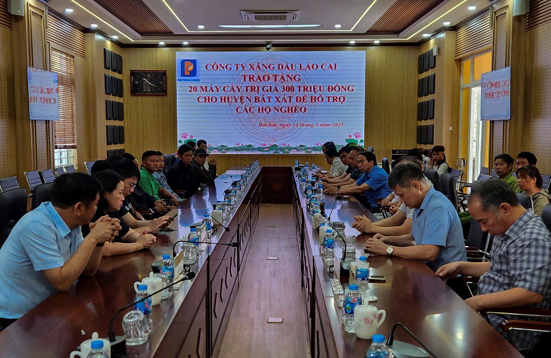 quang canh buoi trao tang 384857