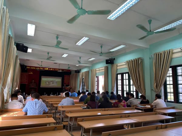 Si Ma Cai tổ chức hội nghị phổ biến pháp luật đợt II năm 2025 cho cán bộ chủ chốt 1 Quang cảnh hội nghị. (Ảnh Truyền Hình Si Ma Cai)