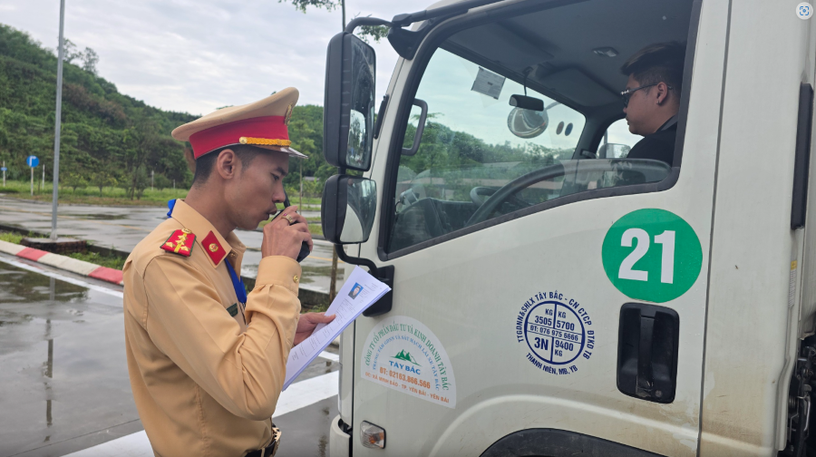 Yên Bái: 169 thí sinh tham gia kỳ thi sát hạch lái xe đầu tiên do Công an tỉnh tổ chức 6 Phòng CSGT Công an tỉnh Yên bái tổ chức kỳ thi sát hạch lái xe sau thời gian gián đoạn (ảnh CTTĐT tỉnh Yên Bái)