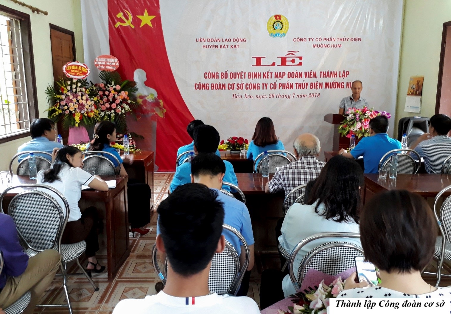 Công đoàn Bát Xát – Điểm tựa tin cậy của người lao động 4 Lễ công bố quyết định kết nạp đoàn viên, thành lập Công đoàn cơ sở Công ty Cổ phần Thủy điện Mường Hum. (Ảnh Truyền Hình Bát Xát)