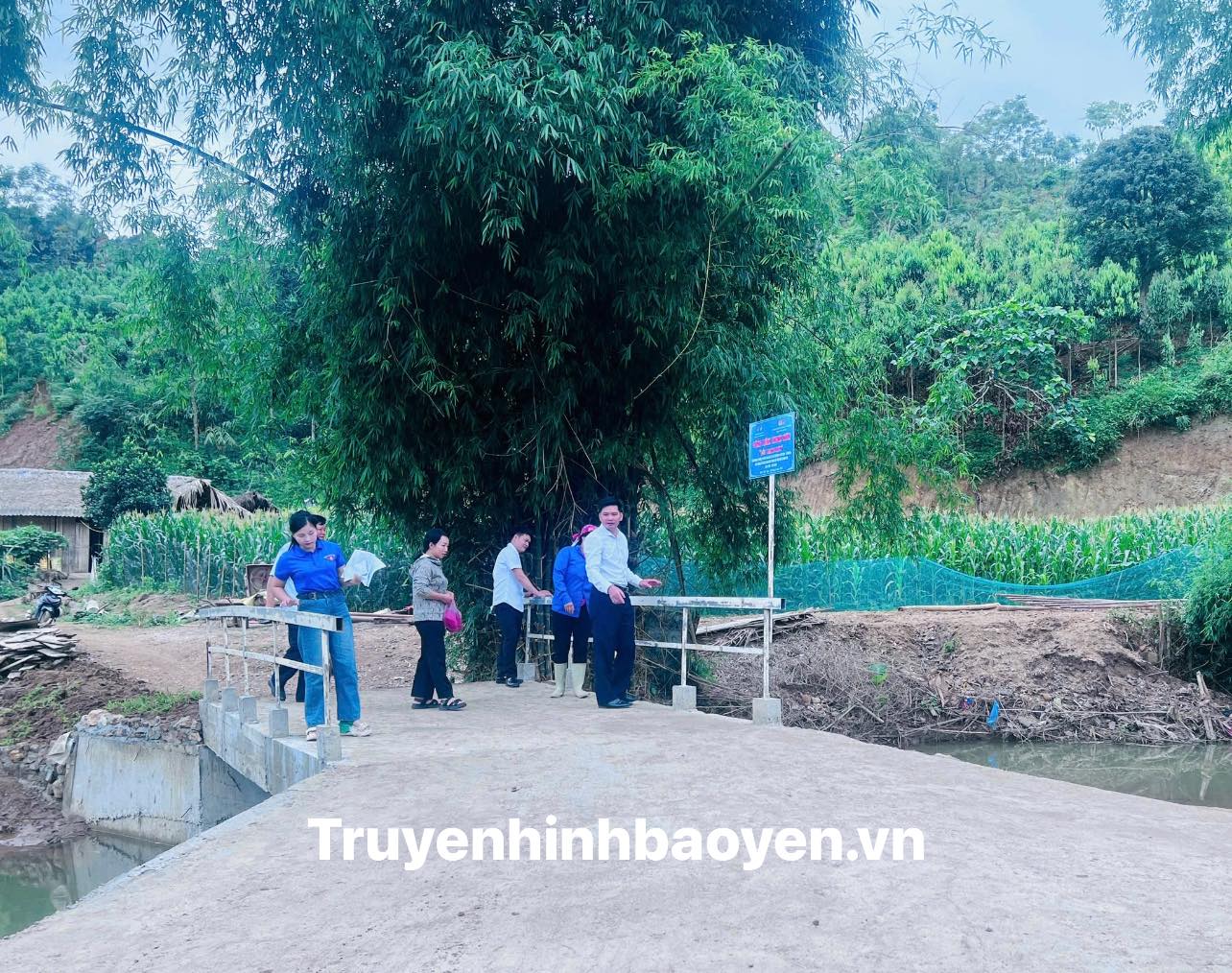 Khánh thành cầu dân sinh do Đoàn Thanh niên xã Minh Tân thực hiện, góp phần cải thiện hạ tầng nông thôn 2 Sau 14 ngày thi công khẩn trương, cây cầu được hoàn thiện và chính thức đưa vào sử dụng. (Ảnh Truyền Hình Bảo Yên)