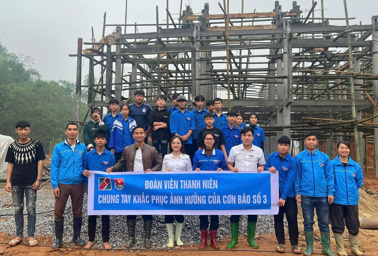 Tuổi trẻ Bảo Yên: Học và làm theo Bác bằng hành động thiết thực 4 Đoàn viên thanh niên chung tay khắc phục ảnh hưởng của cơn bão số 3. (Ảnh Truyền Hình Bảo Yên)
