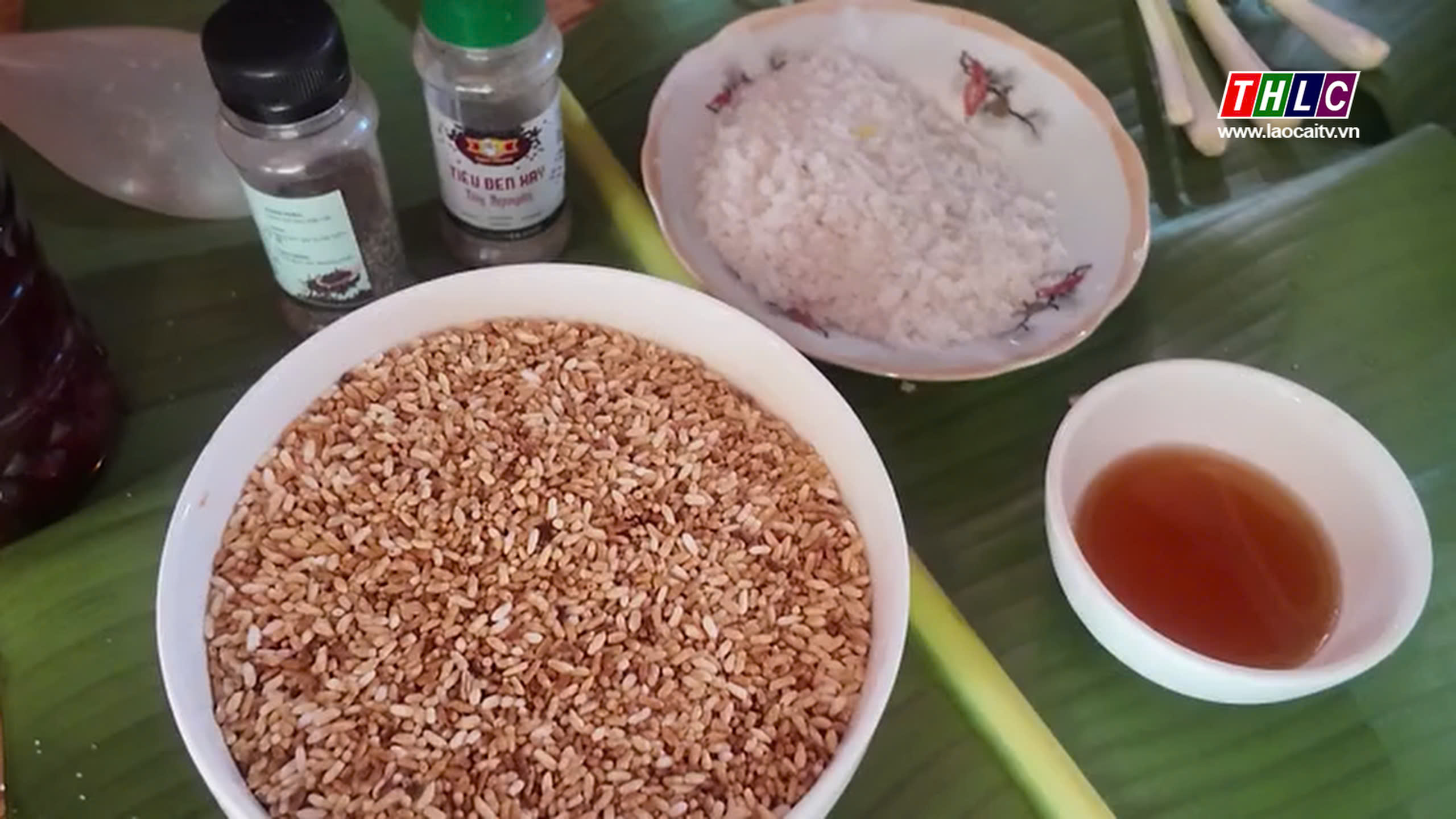 Đặc sản truyền thống của người Tày Hòa Mạc: Giữ hồn ẩm thực trong từng món ăn 7 Nguyên liệu để làm thịt chua chủ yếu từ thủ lợn – loại lợn đen, ít mỡ được nuôi tại địa phương. (Ảnh THLC)