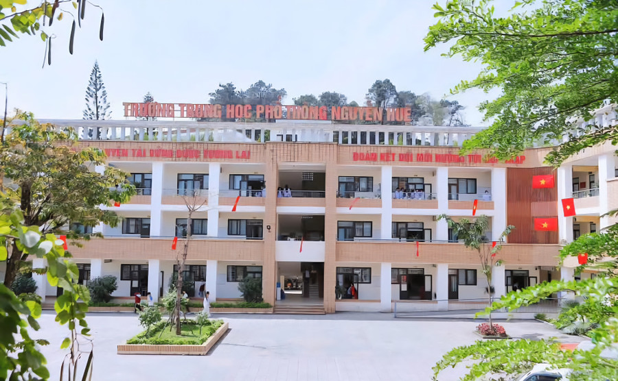 Danh sách các trường học Yên Bái tiếp nhận học sinh từ Lào Cai khi hợp nhất 1 Các trường học tại Yên Bái tiếp nhận học sinh chuyển về từ Lào Cai sau khi hợp nhất 2 tỉnh.