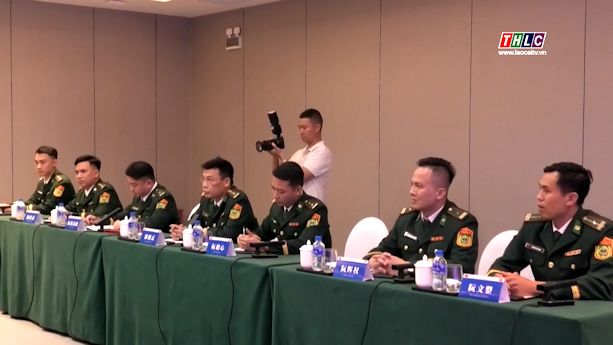 Giao lưu biên phòng Việt – Trung thắt chặt quan hệ hữu nghị tại Cửa khẩu quốc tế Lào Cai 2 Các đại biểu tham dự hội đàm (ảnh THLC)
