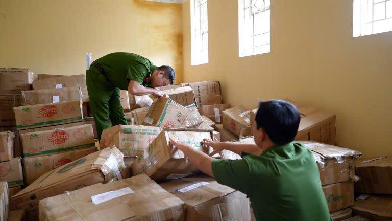 Cơ quan chức năng tiến hành kiểm tra.