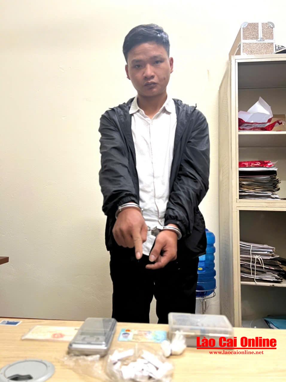 Văn Bàn: Bắt Một Nam Diễn Viên Mua Bán Ma Túy 1 Đối tượng Hoàng Thái Duy, sinh năm 1994- Ảnh: Công An Thị Trấn Khánh Yến Cung Cấp