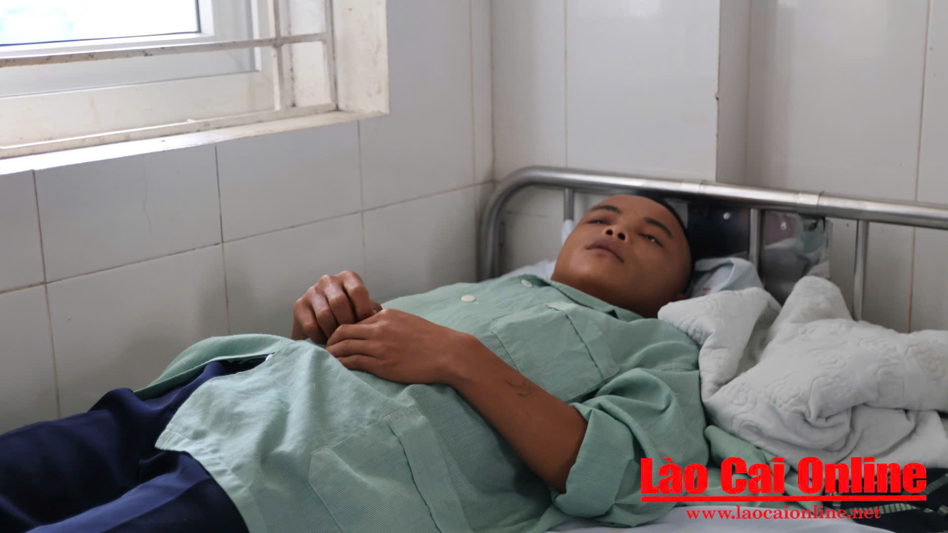 Vụ Việc Nam Thiếu Niên Bị Đánh, Bắt Quỳ Hát Quốc Ca Gây Phẫn Nộ Dư Luận 1 Chảo Ông Nảy hiện đang nằm điều trị tại Bệnh Viên Đa Khoa Tỉnh Lào Cai : Ảnh Du Kỷ