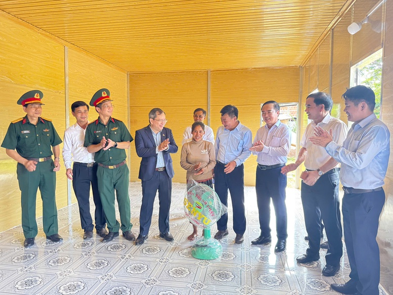 Quảng Trị: Hoàn thành xóa nhà tạm, nhà dột nát sớm 2 tháng 2 Bà con miền núi đã có ngôi nhà mới kiên cố, yên tâm trong mùa mưa bão