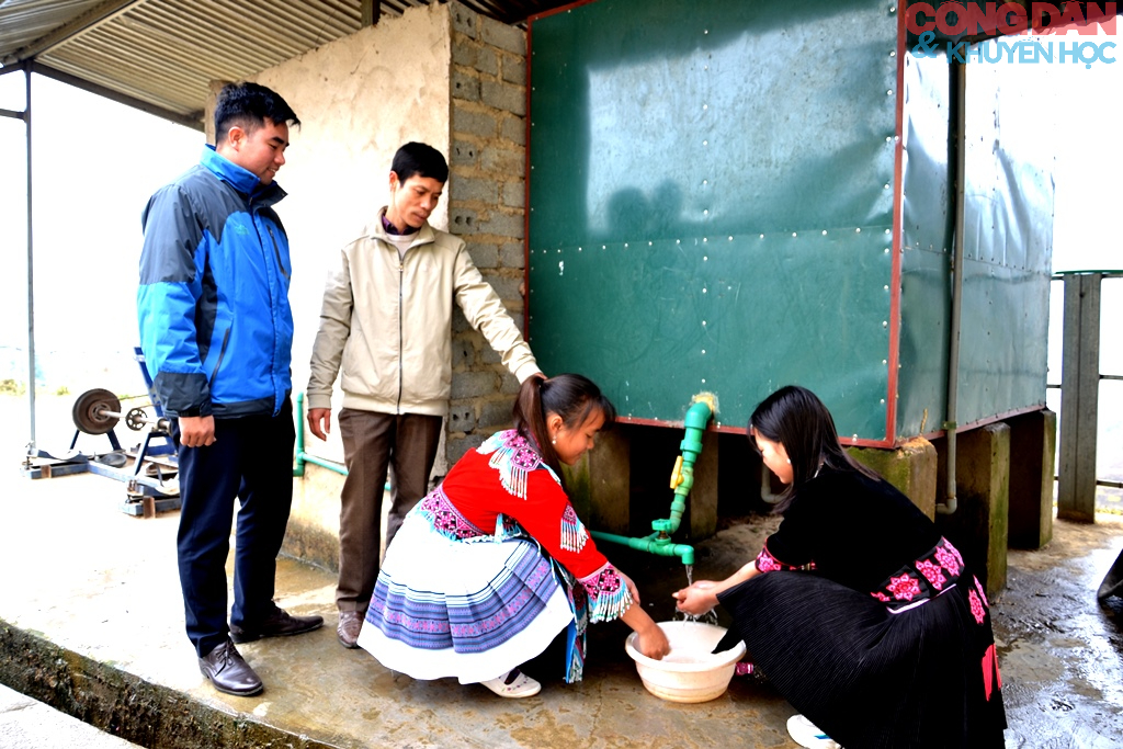 Lào Cai sẵn sàng cho kỳ thi tốt nghiệp THPT 2025: Chu đáo từ cơ sở vật chất đến hỗ trợ thí sinh 4 Bảo đảm đủ nước sinh hoạt tại các điểm thi cho thí sinh tham dự kỳ thi tốt nghiệp sắp tới. (Ảnh Công Dân & Khuyến Học)