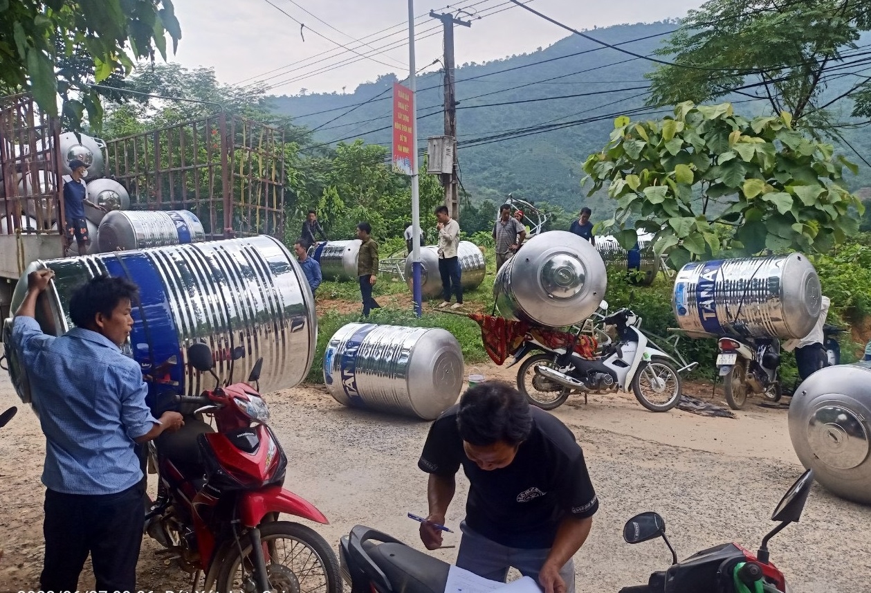 Các hộ dân được hỗ trợ bồn chứa nước bảo đảm đúng đối tượng