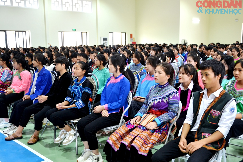 Lào Cai sẵn sàng cho kỳ thi tốt nghiệp THPT 2025: Chu đáo từ cơ sở vật chất đến hỗ trợ thí sinh 2 Học sinh Trường phổ thông dân tộc nội trú Lào Cai. (Ảnh Công Dân & Khuyến Học)