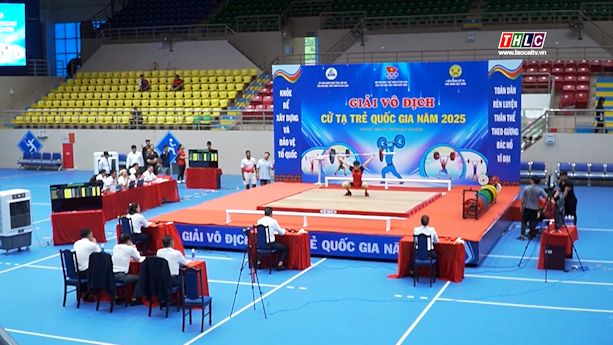 Khai mạc Giải Cử tạ trẻ Quốc gia 2025 tại Lào Cai: Gần 300 vận động viên tham gia tranh tài 3 Ngay sau lễ khai mạc, các vận động viên đã thi đấu các trận đầu tiên ở hạng cân 55 kg nam đầy kịch tính và hấp dẫn. (Ảnh THLC)