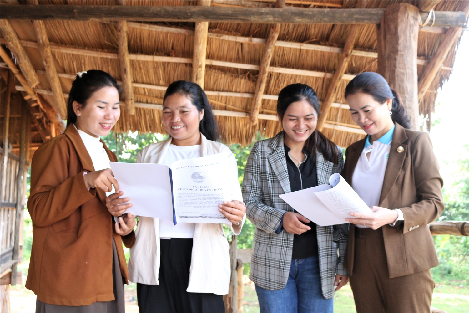 Kon Tum: Ban hành Nghị quyết về xây dựng đội ngũ cán bộ trẻ, nữ và người DTTS 1 Nghị quyết sẽ tạo động lực cho cán bộ trẻ, cán bộ nữ, cán bộ là người DTTS phấn đấu, rèn luyện và trưởng thành