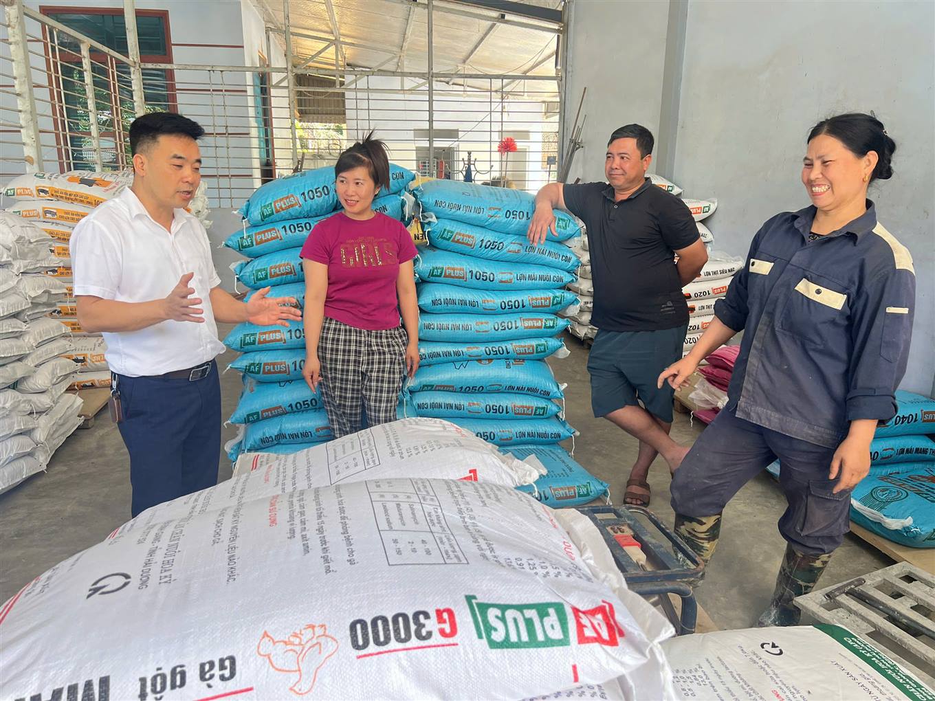 Ứng dụng khoa học kỹ thuật, nữ nông dân Lào Cai thu lãi hơn 1,3 tỷ đồng mỗi năm từ chăn nuôi lợn 2 Nguồn thức ăn chăn nuôi được kiểm soát chặt chẽ, đảm bảo (ảnh TTTĐT huyện Bảo Thắng )