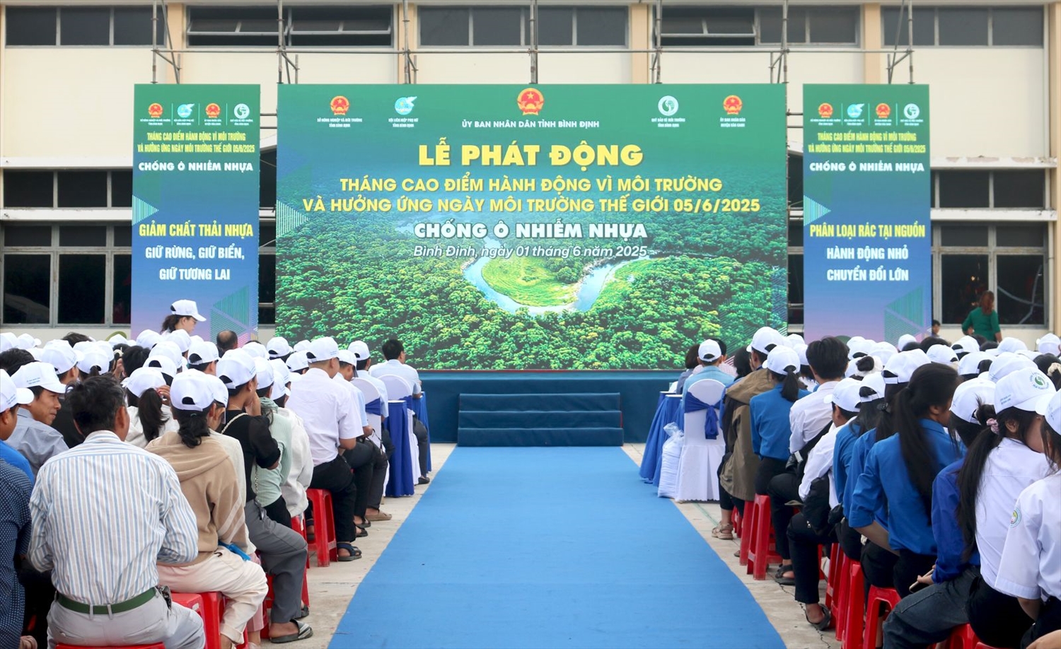 Bình Định: Phát động Tháng cao điểm hành động vì môi trường và hưởng ứng Ngày Môi trường thế giới năm 2025 1 Quang cảnh Lễ phát động