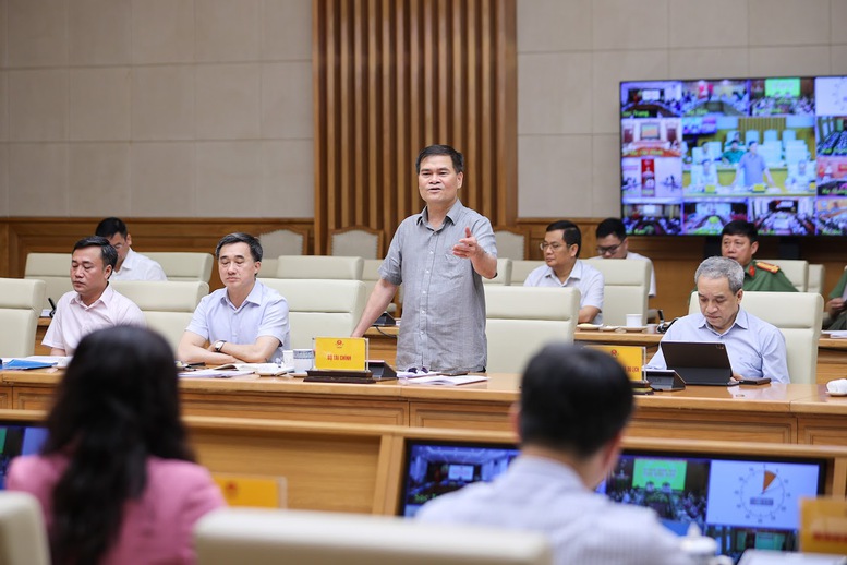 Chuẩn bị chu đáo, hỗ trợ toàn diện cho thí sinh tại Kỳ thi tốt nghiệp THPT 2025 2 Thứ trưởng Bộ Tài chính Bùi Văn Khắng khẳng định, Bộ chuẩn bị phương án xử lý nếu có tình huống đặc thù về tài chính chưa được quy định trong văn bản hiện hành - Ảnh: VGP/Nhật Bắc