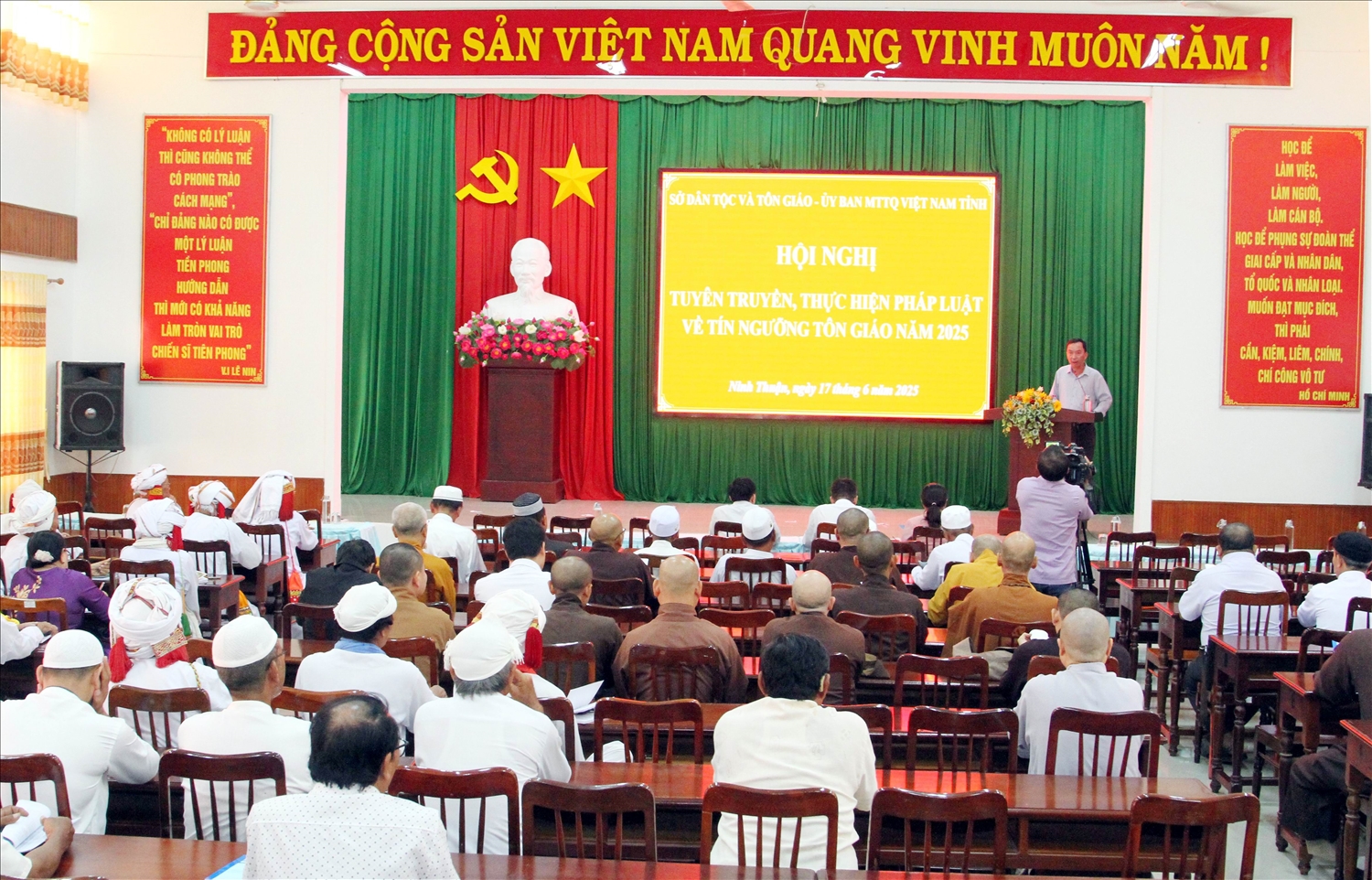 Ninh Thuận: Hội nghị tuyên truyền thực hiện pháp luật tín ngưỡng, tôn giáo năm 2025 1 Toàn cảnh Hội nghị tuyên truyền thực hiện pháp luật tín ngưỡng, tôn giáo năm 2025.