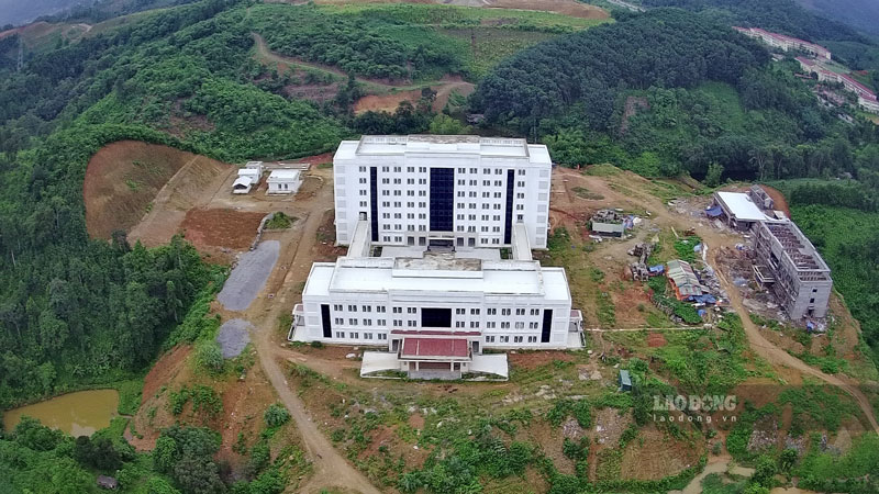 Bệnh viện đa khoa Bát Xát 500 giường: Giải phóng mặt bằng vướng mắc khiến tiến độ chậm 1 Toàn cảnh bệnh viện 200 tỉ đồng của huyện Bát Xát, tỉnh Lào Cai. (Ảnh Báo Lao Động)