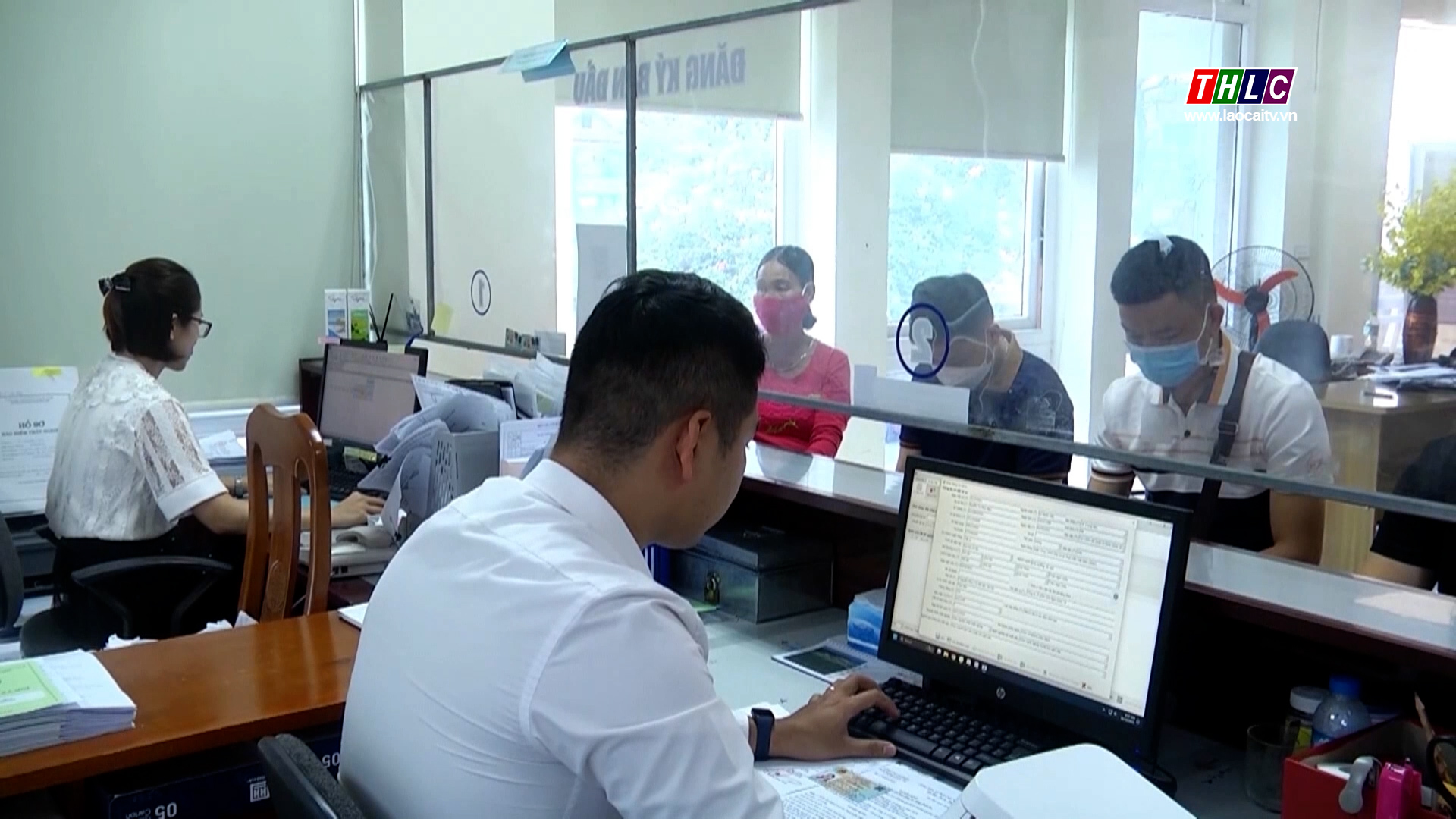 Tren 1.000 nguoi duoc giai quyet che do that nghiep. 33456