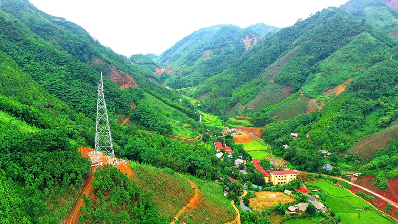 Tăng tốc đưa dự án đường dây 500kV Lào Cai-Vĩnh Yên về đích đúng hẹn 3 Vị trí 88 (huyện Bảo Yên- Lào Cai) thuộc gói thầu số 2HH - Ảnh: Lê Tiên