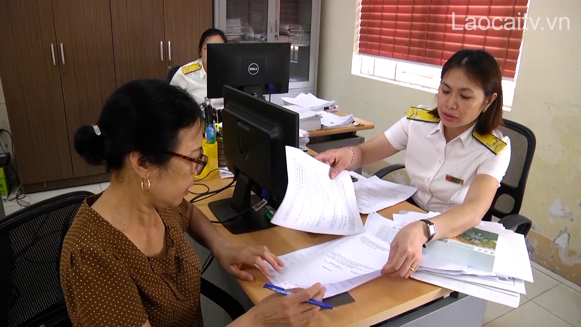 Yên Bái tháo gỡ khó khăn cho hộ kinh doanh trong triển khai hóa đơn điện tử 1 Yên Bái từng bước gỡ vướng về hoá đơn điện tử cho hộ kinh doanh (ảnh THLC )