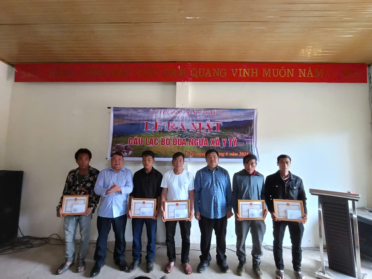 Y Tý thành lập Câu lạc bộ đua ngựa truyền thống, hướng tới phát triển du lịch bản sắc 1 Câu lạc bộ quy tụ 19 chú ngựa cùng các nài ngựa đến từ nhiều thôn bản trên địa bàn. (Ảnh Truyền Hình Bát Xát)