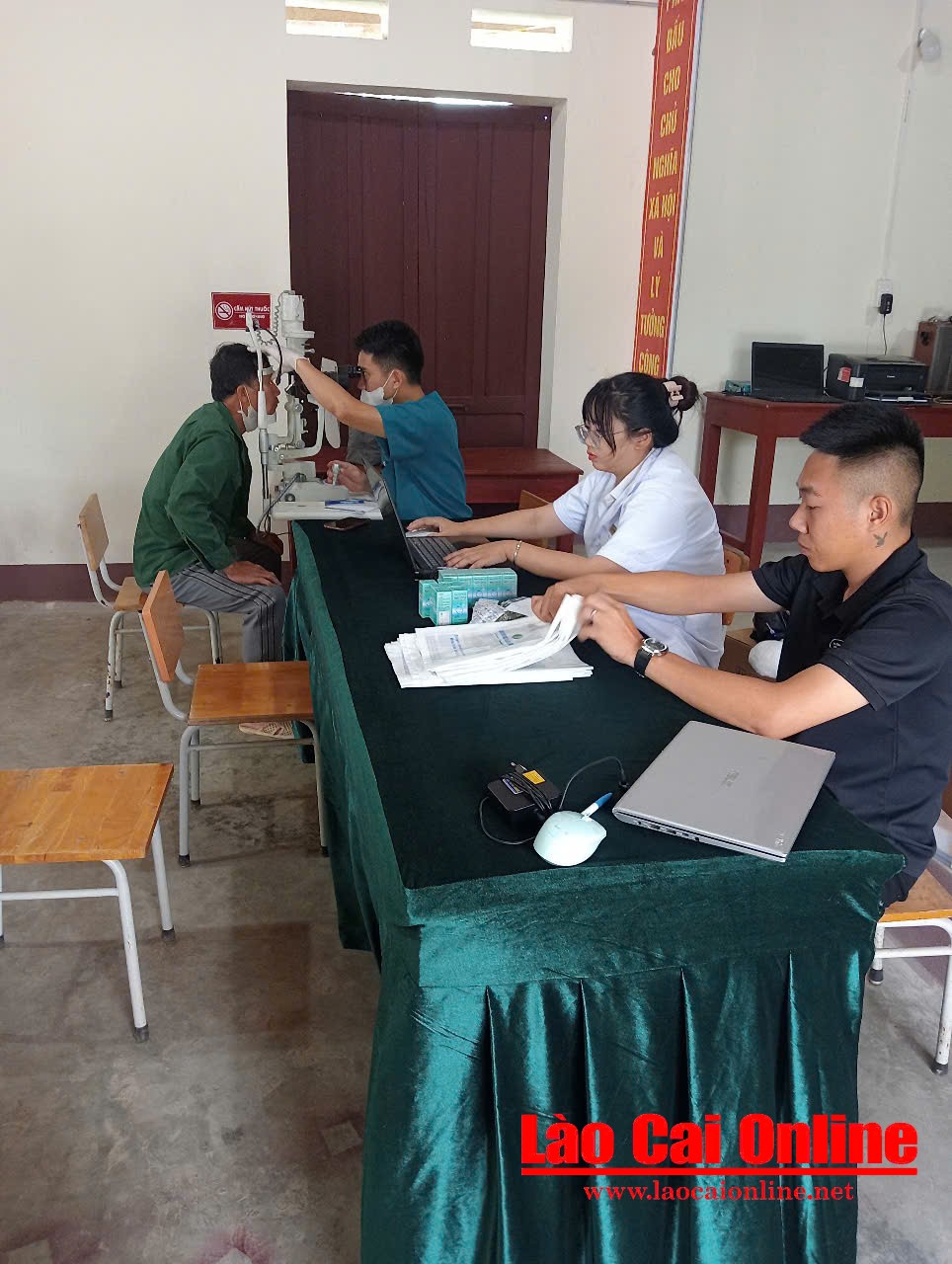  Bệnh viện Mắt Sài Gòn phối hợp Trạm Y tế xã Thái Niên