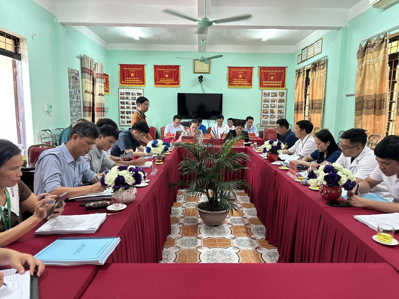 Si Ma Cai: Thẩm định hệ thống bệnh án điện tử tại Bệnh viện đa khoa huyện 1 Quang cảnh hội nghị. (Ảnh Truyền Hình Si Ma Cai)