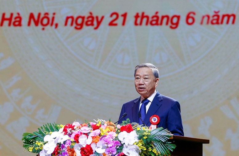 Phát biểu của Tổng Bí thư Tô Lâm tại Lễ Kỷ niệm 100 năm Ngày Báo chí Cách mạng Việt Nam 2 Tổng Bí thư Tô Lâm phát biểu tại Lễ Kỷ niệm 100 năm Ngày Báo chí Cách mạng Việt Nam (21/6/1925 - 21/6/2025) - Ảnh: VGP/Nhật Bắc