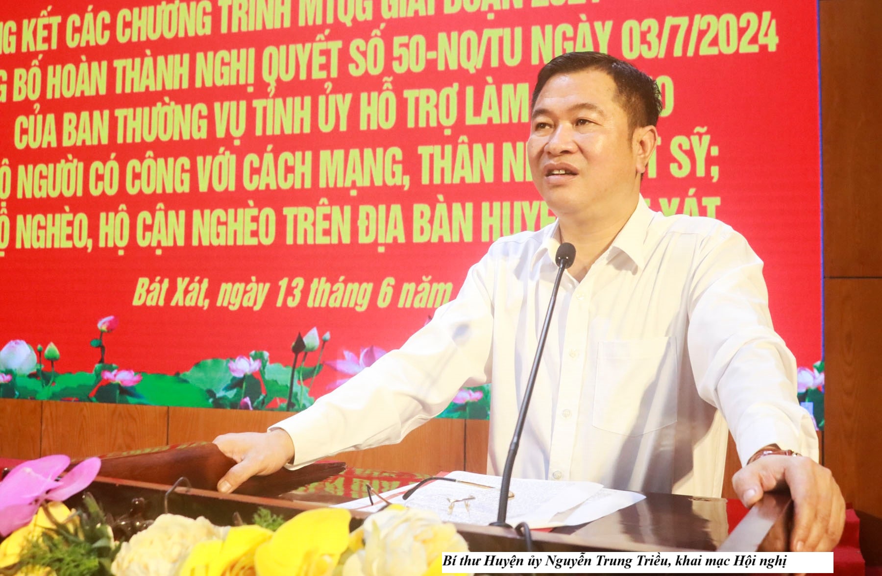 Bát Xát tổng kết thành công các Chương trình mục tiêu quốc gia giai đoạn 2021-2025, hoàn thành chỉ tiêu xóa nhà tạm, dột nát 3 Bí thư Huyện ủy Nguyễn Trung Triều, khai mạc Hội nghị. (Ảnh Truyền Hình Bát Xát)