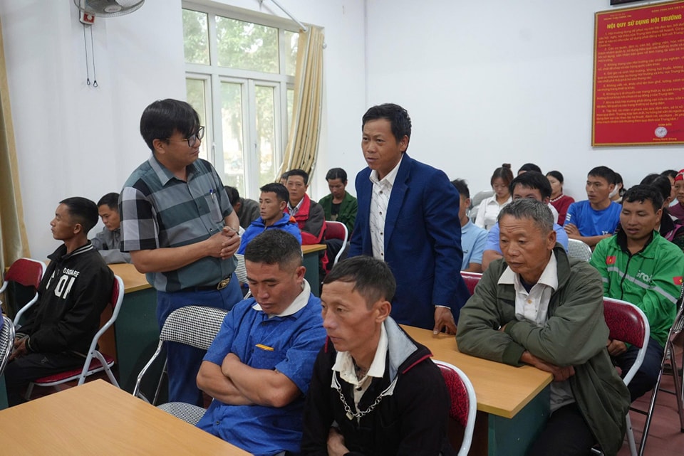 Sa Pa: Tổ chức tuyên truyền chính sách giảm nghèo cho 140 hộ dân 3 Hội nghị cũng dành thời gian để các đại biểu trực tiếp trao đổi, thảo luận, làm rõ những vấn đề còn vướng mắc trong quá trình thực hiện chính sách giảm nghèo. (Ảnh Truyền Hình Sa Pa)
