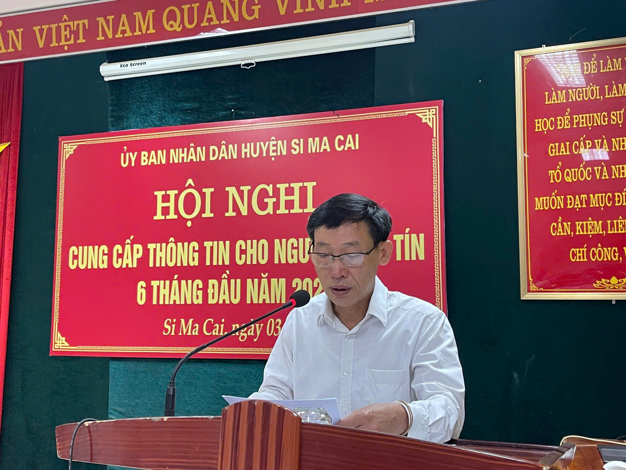 Si Ma Cai: Tập huấn cung cấp thông tin cho người có uy tín trong 6 tháng đầu năm 2025 4 Trong khuôn khổ hội nghị kéo dài một ngày, hơn 60 đại biểu là những người có uy tín trên địa bàn đã được phổ biến nhiều nội dung quan trọng. (Ảnh Truyền Hình Si Ma Cai)