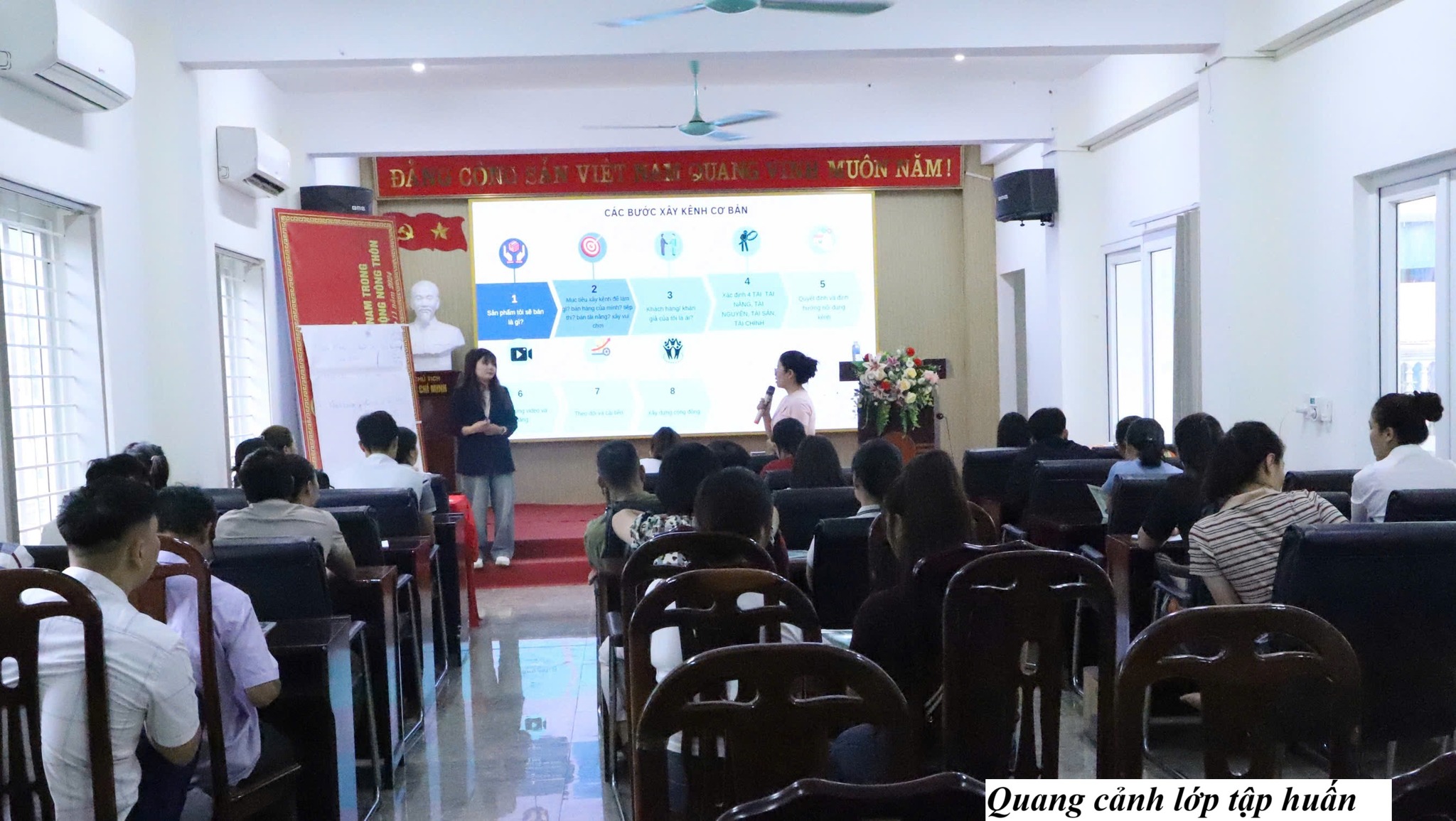 Quang cảnh lớp tập huấn. (Ảnh Truyền Hình Bát Xát)
