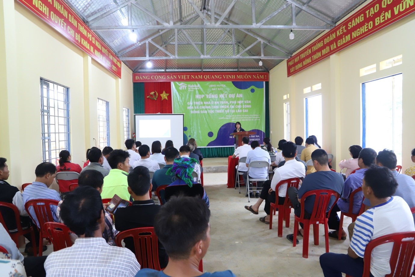 Habitat for Humanity Vietnam khép lại dự án nhà ở hỗ trợ cộng đồng dân tộc thiểu số tại Bát Xát, Lào Cai 1 Quang cảnh buổi lễ. (Ảnh Truyền Hình Bát Xát)