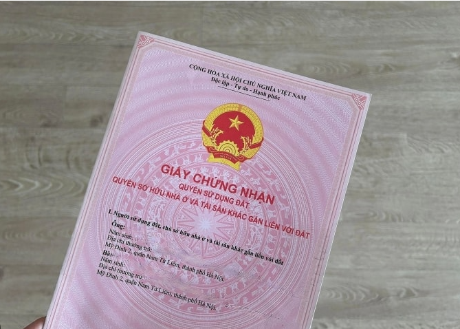 Từ 1/7: Cấp xã được trao quyền cấp sổ đỏ lần đầu cho người dân 1 Mẫu sổ đỏ cấp cho người dân năm 2021.