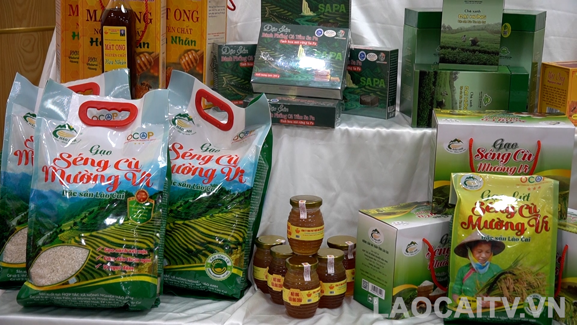 Lào Cai tổ chức đánh giá, phân hạng sản phẩm OCOP cấp tỉnh năm 2025 2 Các sản phẩm tham gia đánh giá sao OCOP (ảnh THLC )