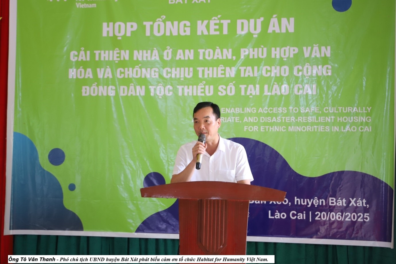 Habitat for Humanity Vietnam khép lại dự án nhà ở hỗ trợ cộng đồng dân tộc thiểu số tại Bát Xát, Lào Cai 3 Ông Tô Văn Thanh - Phó chủ tịch UBND huyện Bát Xát phát biểu cảm ơn tổ chức Habitat for Humanity Việt Nam. (Ảnh Truyền Hình Bát Xát)