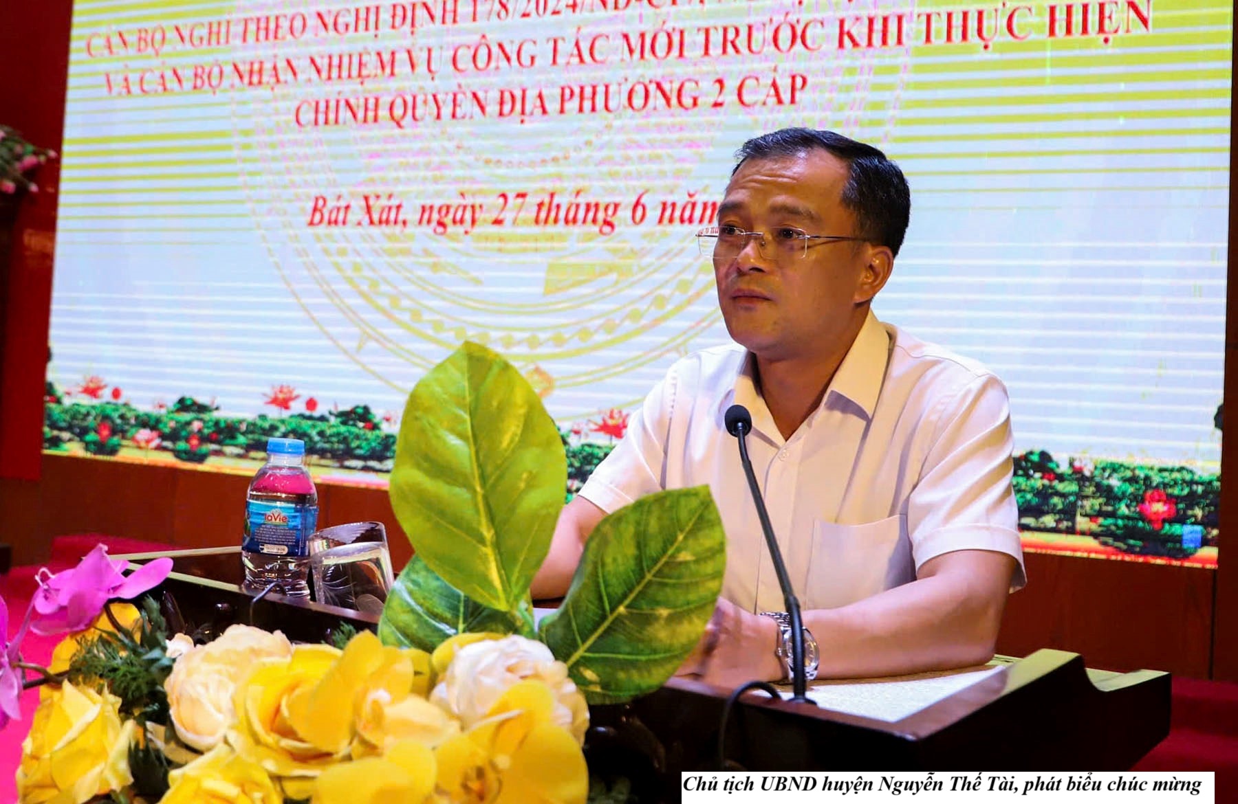 Bát Xát: Gặp mặt, tri ân cán bộ nghỉ công tác và triển khai nhiệm vụ theo mô hình chính quyền hai cấp 2 Chủ tịch UBND huyện Nguyễn Thế Tài, phát biểu chúc mừng. (Ảnh Truyền Hình Bát Xát)