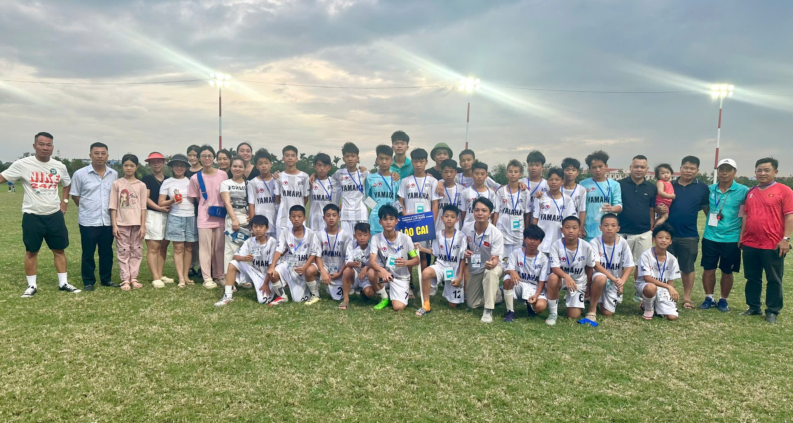 U13 Lào Cai lần đầu góp mặt tại Giải bóng đá thiếu niên toàn quốc: Hành trình học hỏi và trưởng thành 1 Các cầu thủ U13 Lào Cai rời sân sau trận đấu cuối cùng, khép lại hành trình tại giải U13 toàn quốc 2025 với nhiều bài học quý giá.