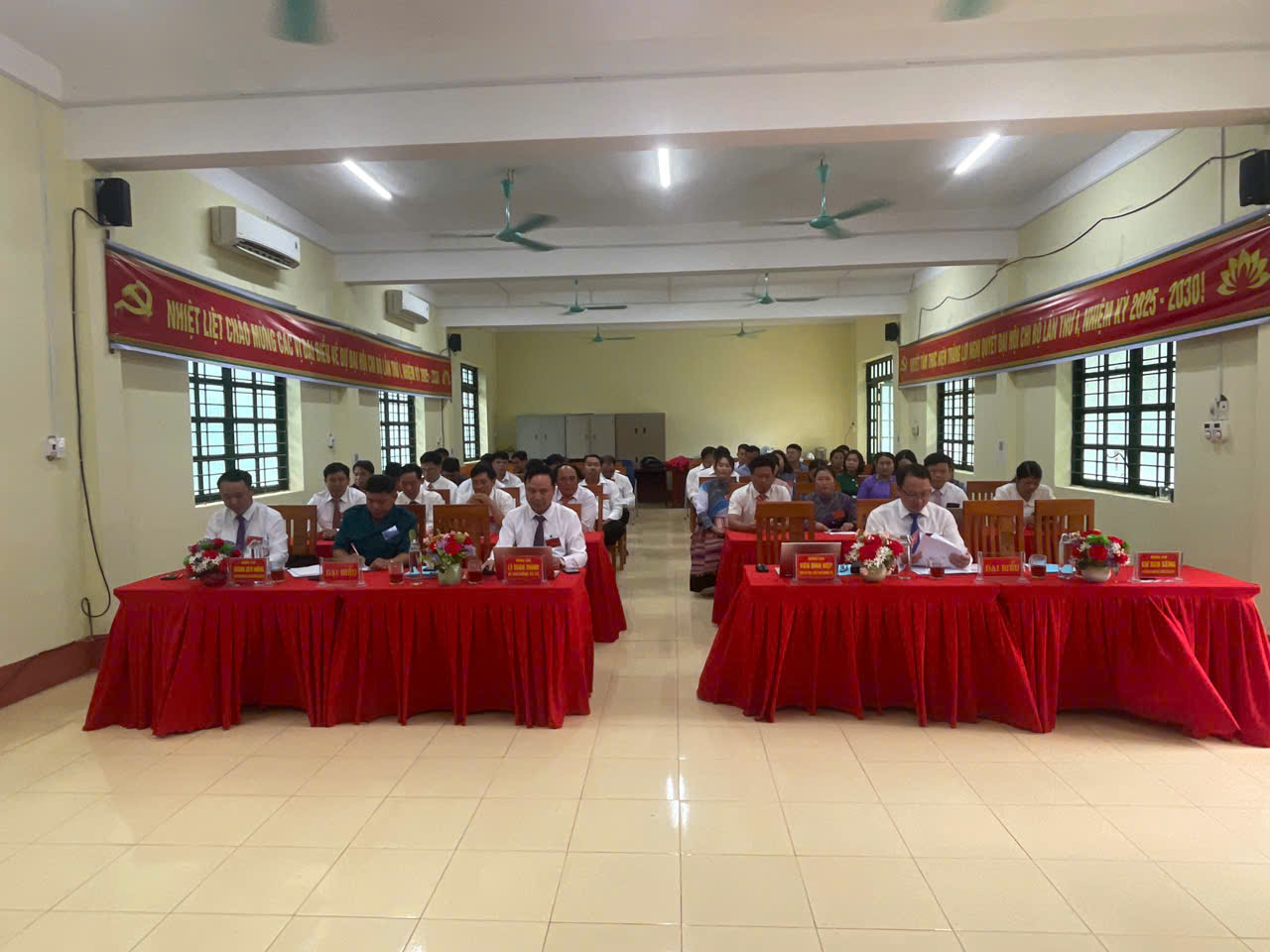 Chi bộ các cơ quan Đảng xã Sín Chéng tổ chức Đại hội lần thứ I, hướng tới nâng cao hiệu lực lãnh đạo trong nhiệm kỳ mới 2 Quang cảnh buổi Đại hội ( ảnh Tin tức - sự kiện, khu vực Si Ma Cai )