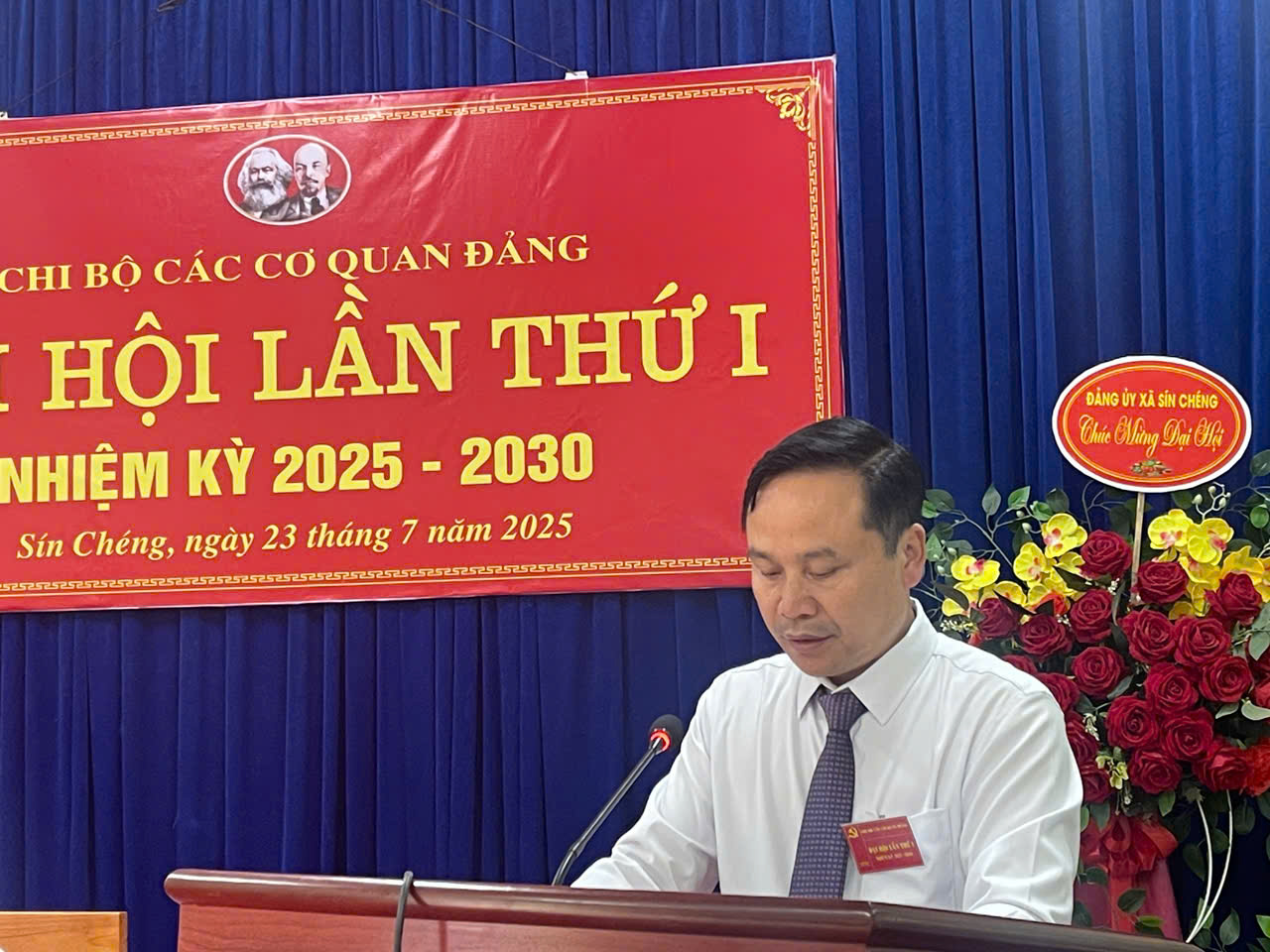 Chi bộ các cơ quan Đảng xã Sín Chéng tổ chức Đại hội lần thứ I, hướng tới nâng cao hiệu lực lãnh đạo trong nhiệm kỳ mới 4 Các đại biểu phát biểu tại đại hội ( ảnh Tin tức - sự kiện, khu vực Si Ma Cai )