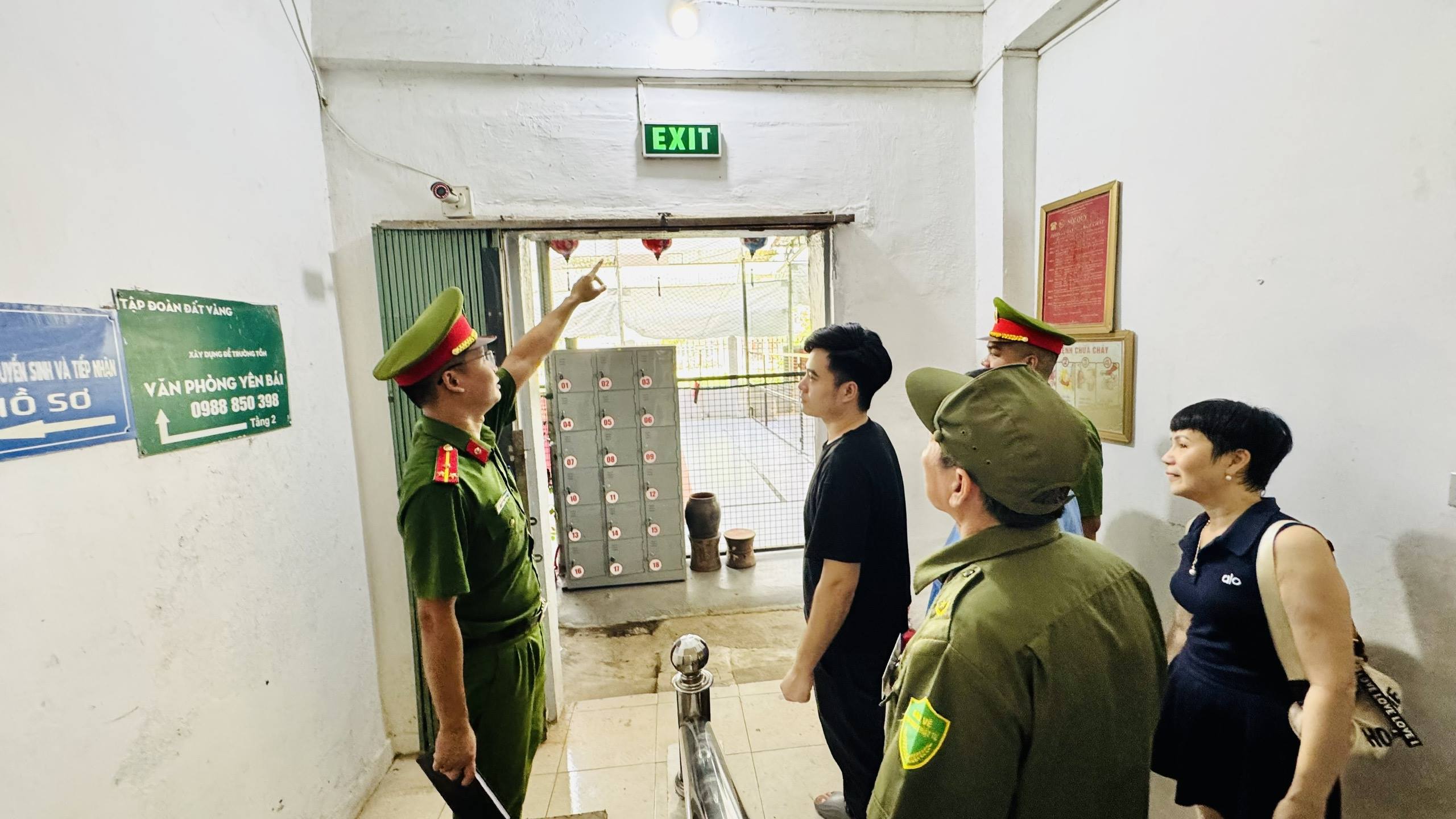 Anh 1. Luc luong chuc nang kiem tra loi thoat hiem tai quan cafe Ga phuong Yen Bai