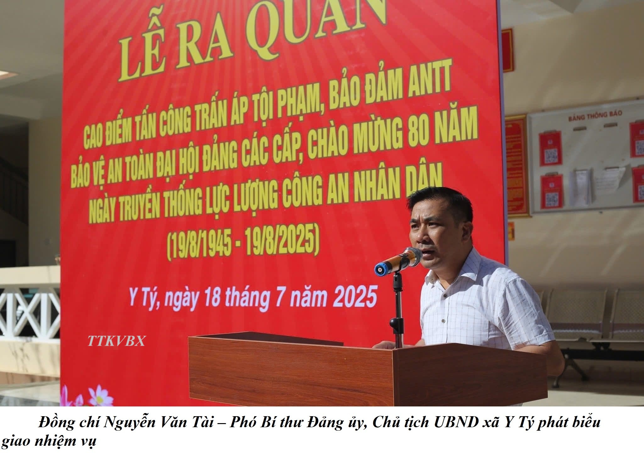 Công an xã Y Tý mở đợt cao điểm trấn áp tội phạm, giữ vững an ninh địa bàn 2 Đòng chí Nguyễn Văn Tài - Phó Bí thư Đảng ủy, Chủ tịch UBND xã Y Ty phát biểu giao nhiệm vụ. (Ảnh truyền thông khu vực Bát Xát)