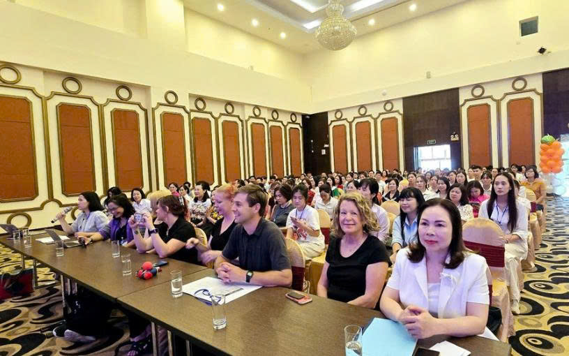 Cac dai bieu tham du chuong trinh tap huan hoc tap kinh nghiem tu giao duc quoc te tai Lao Cai. 455677